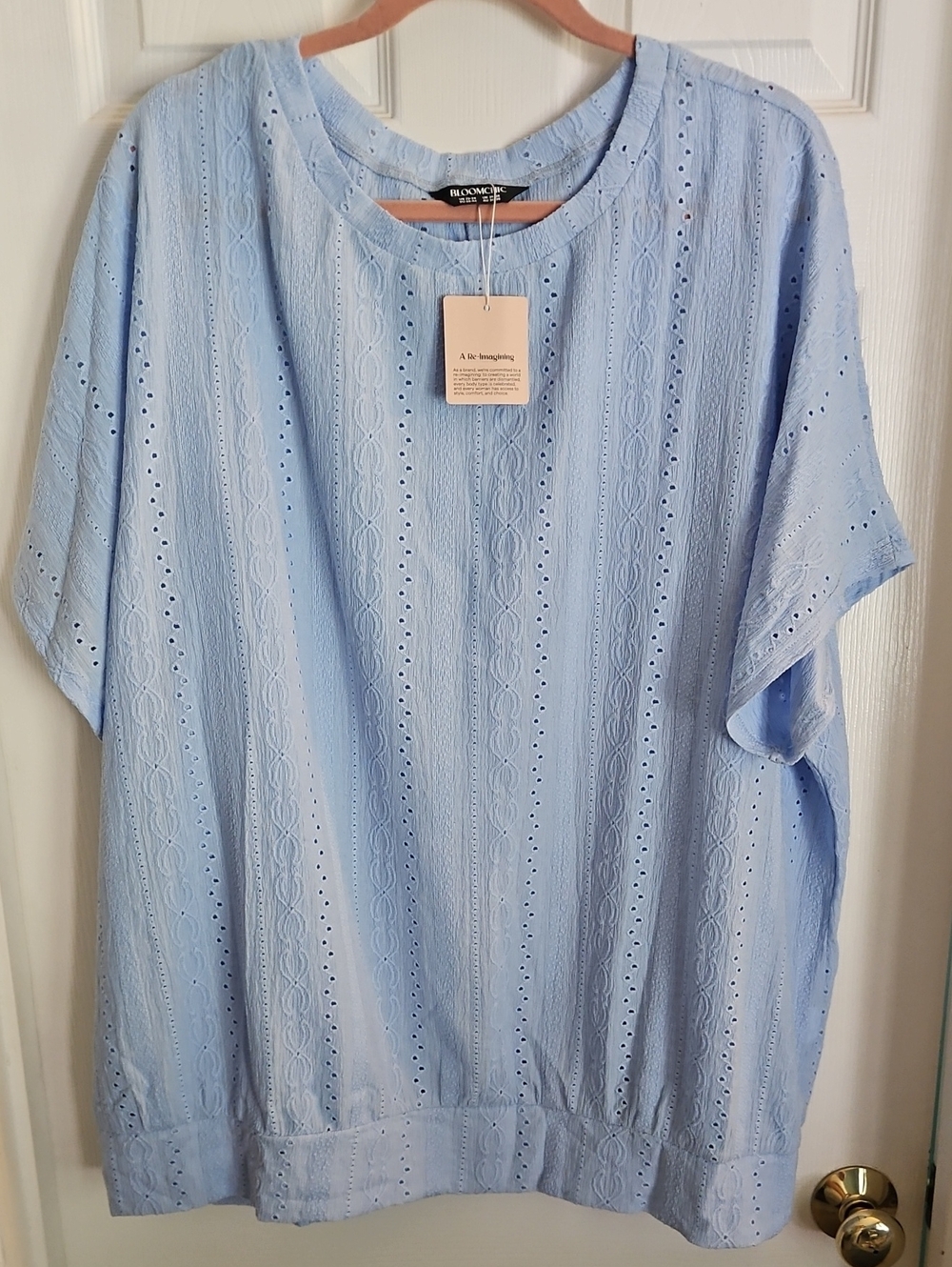 BloomChic Pale Blue Short-Sleeve Eyelet Stripe Tee NWT 26-28 Plus